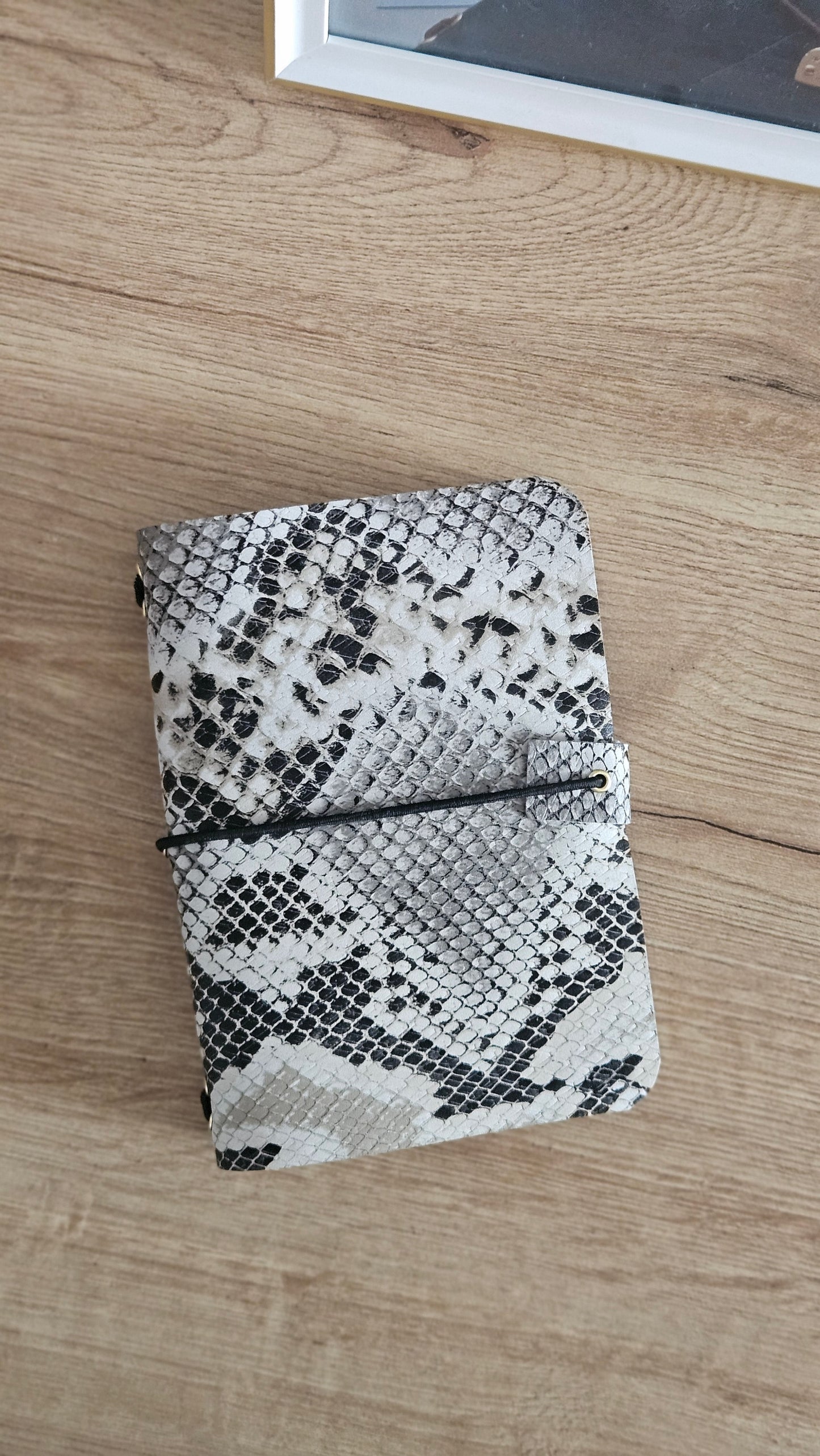 JOURNAL MIDORI BIFOLD A6 │ ANACONDA (ÚNICA UNIDAD)