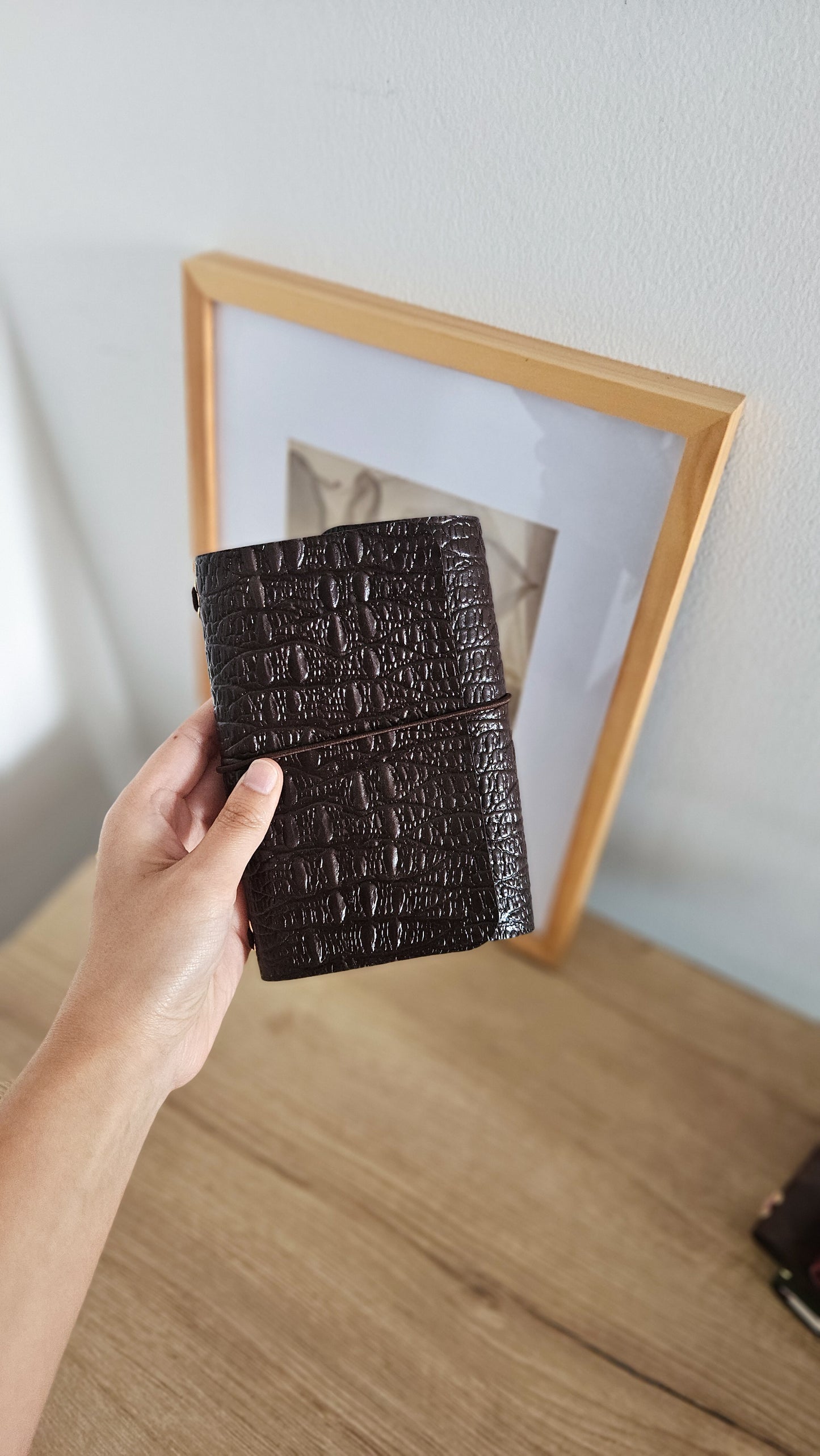 JOURNAL MIDORI A6 │ PRINT CAIMAN MARRON